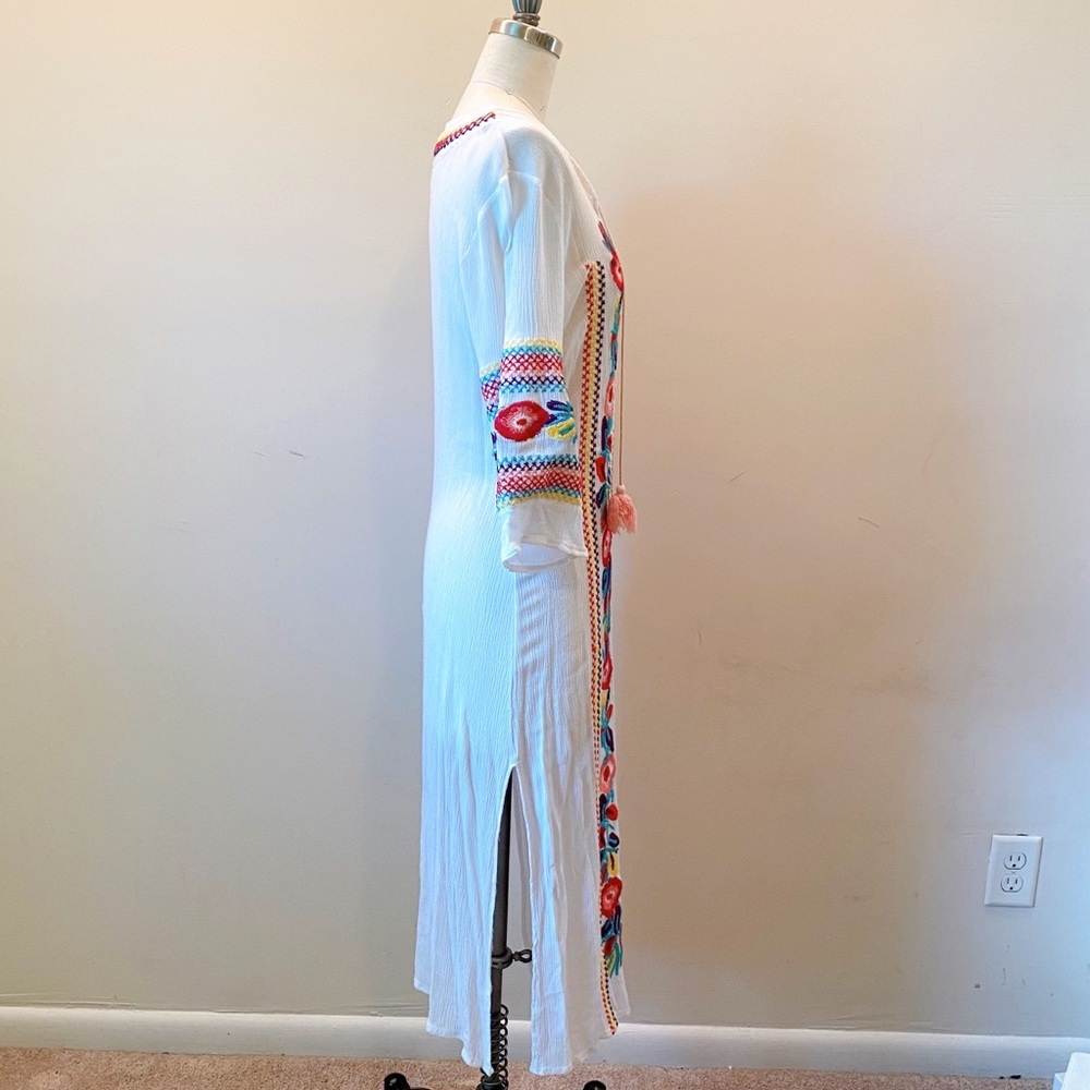 Embroidered folk pattern beach tunic - Picture 4 of 5